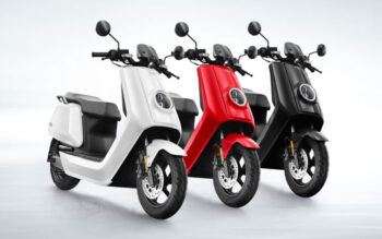 Niu - Scooters électriques blanc, rouge, noir
